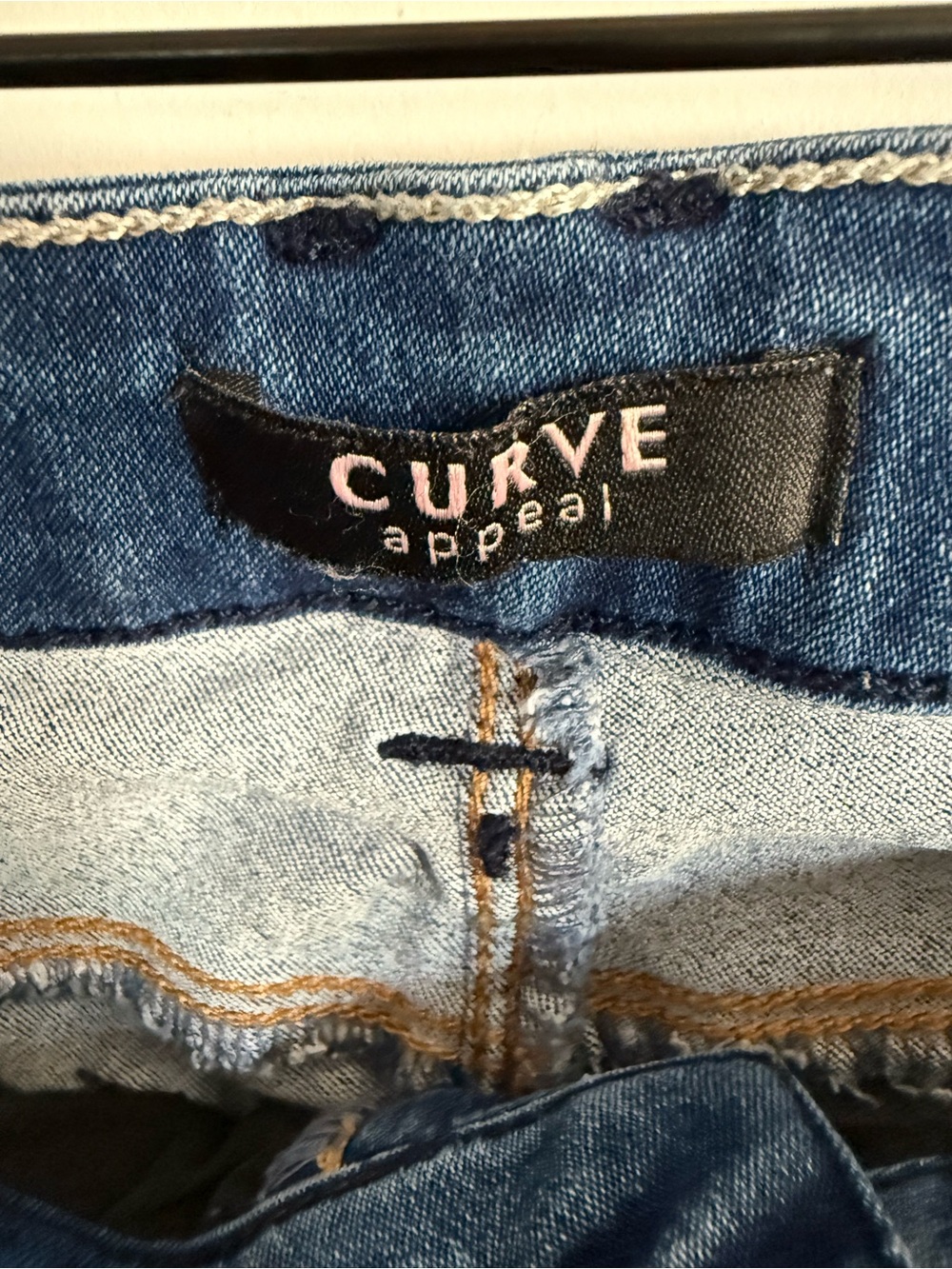 Curve Appeal Bermuda Shorts Size 12 - Picture 3 of 9